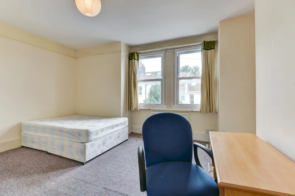 6 bedroom terraced house for rent