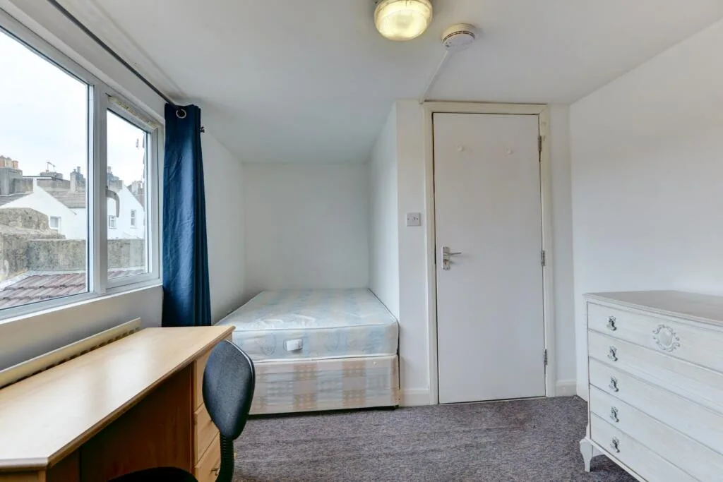 6 bedroom terraced house for rent