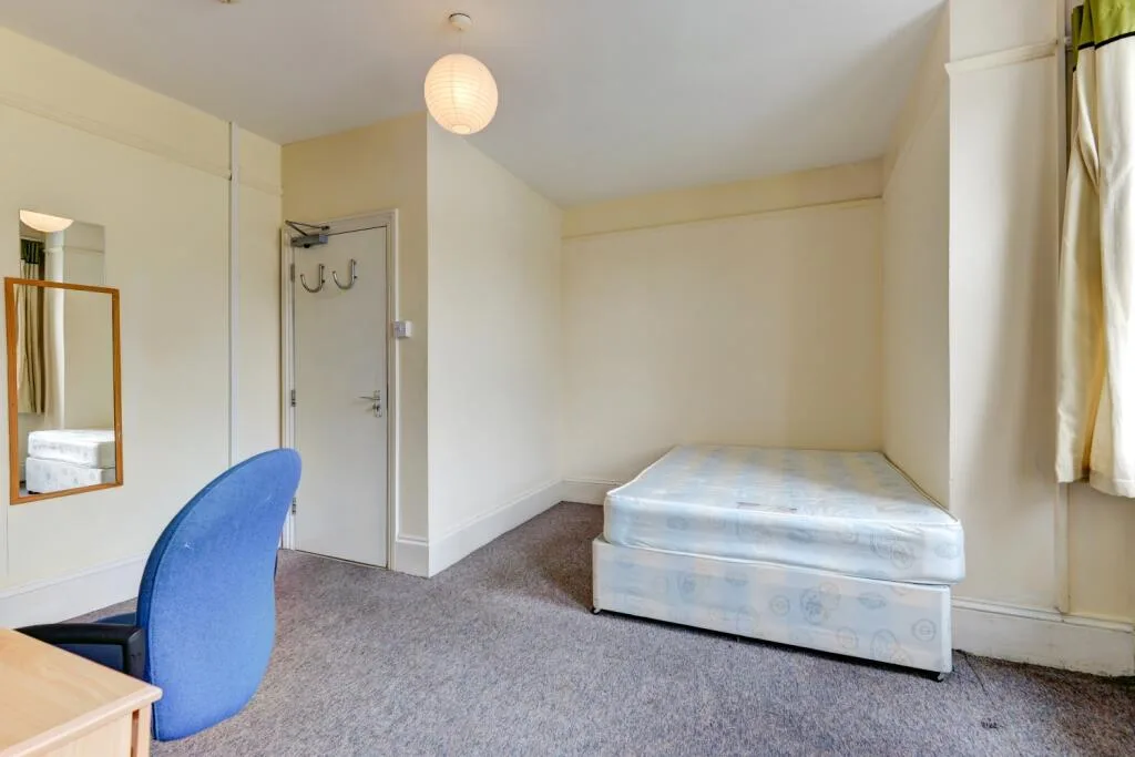 6 bedroom terraced house for rent