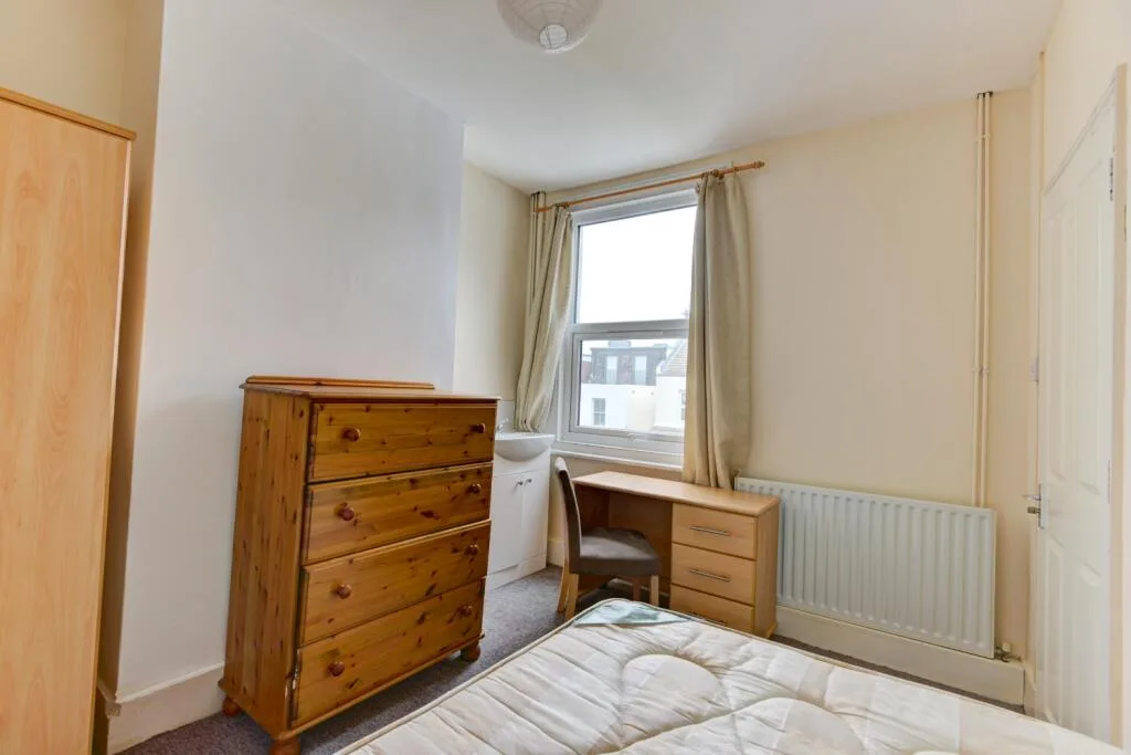 6 bedroom terraced house for rent