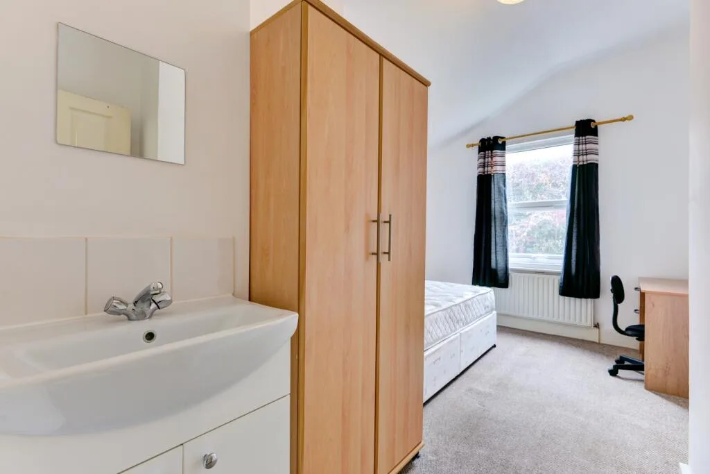 6 bedroom terraced house for rent