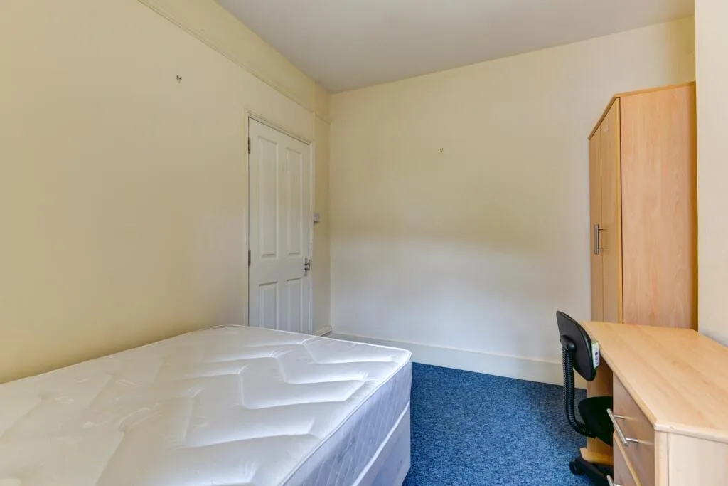 6 bedroom terraced house for rent