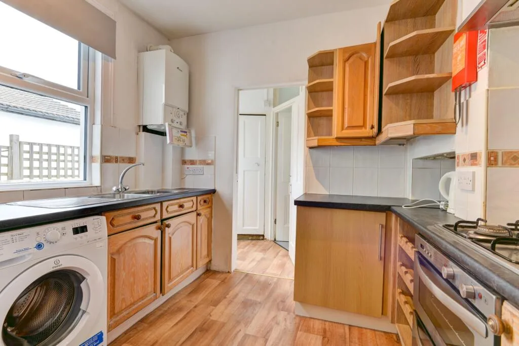 6 bedroom terraced house for rent