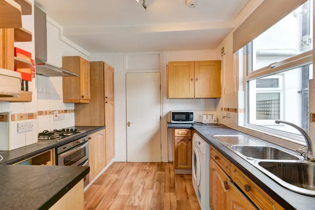 6 bedroom terraced house for rent