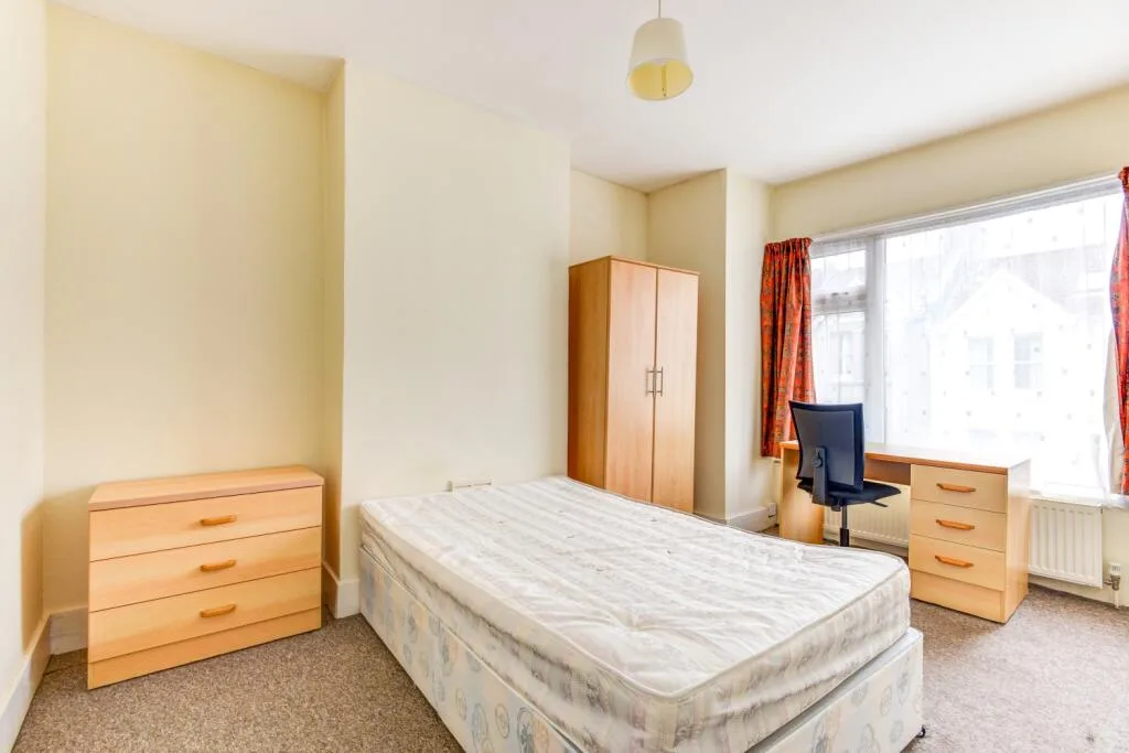 6 bedroom terraced house for rent