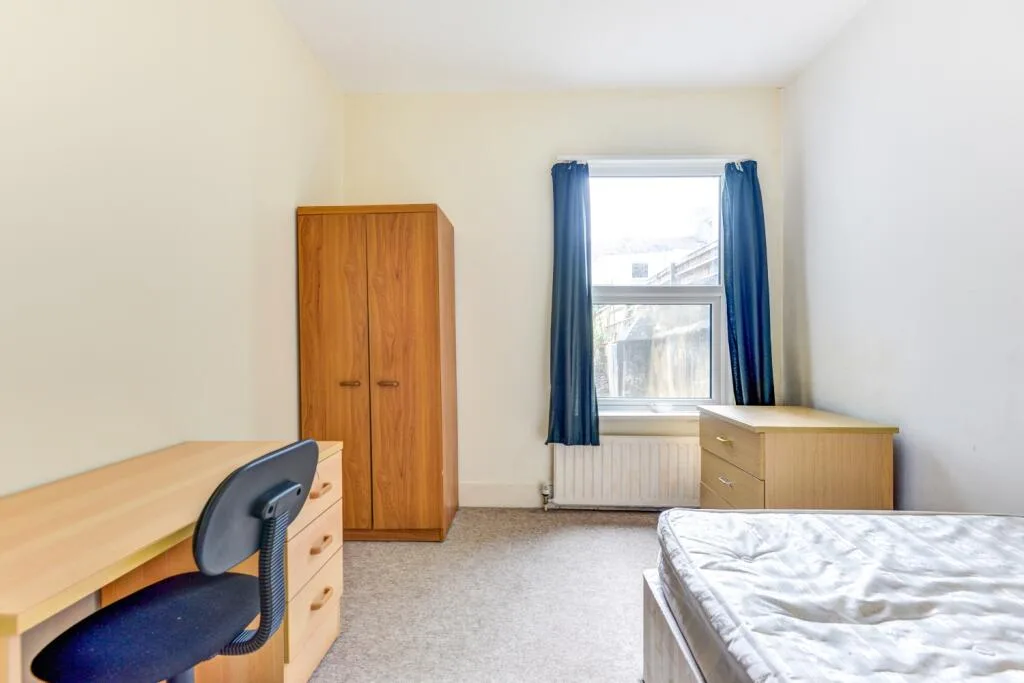 6 bedroom terraced house for rent