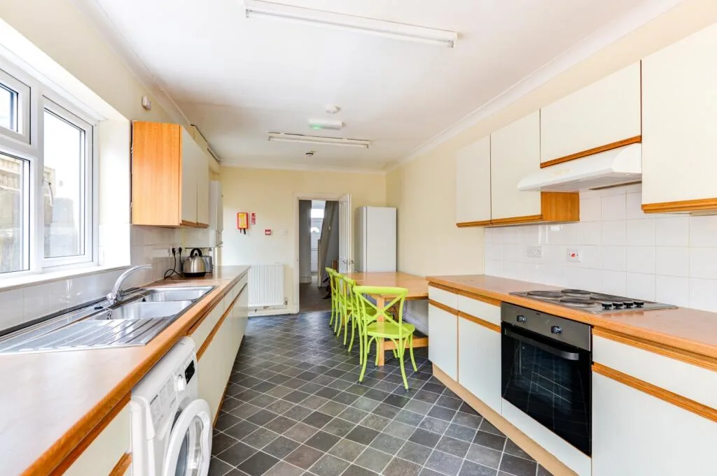 6 bedroom terraced house for rent