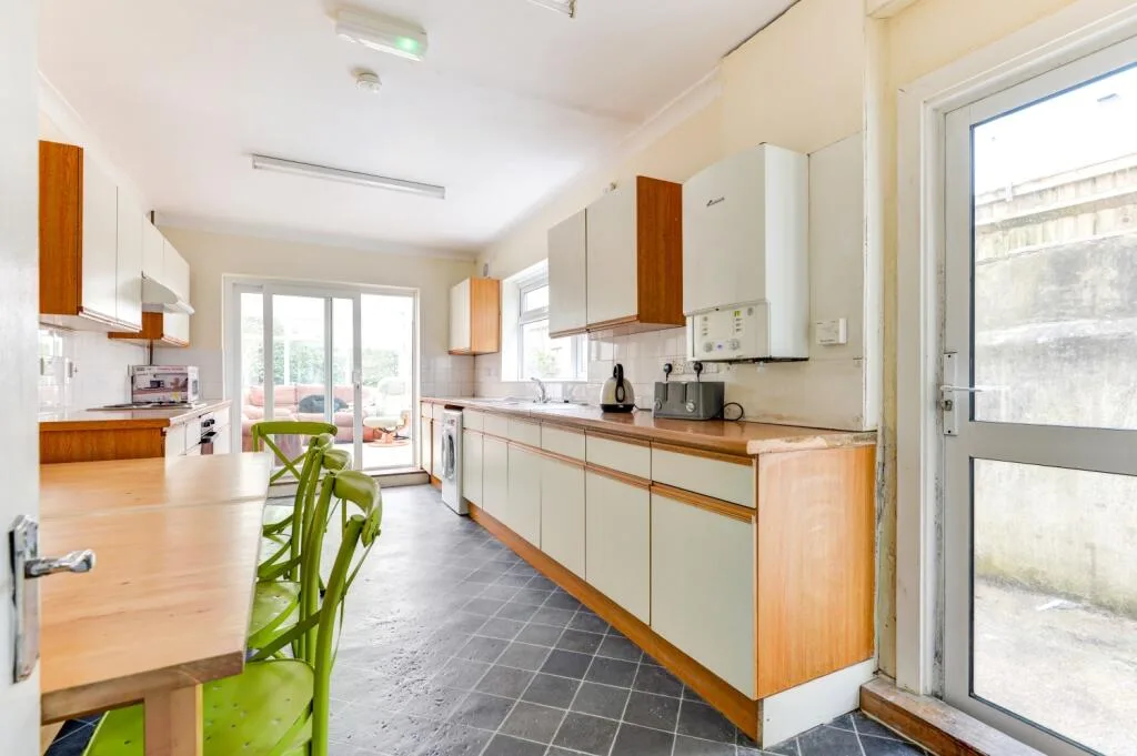 6 bedroom terraced house for rent