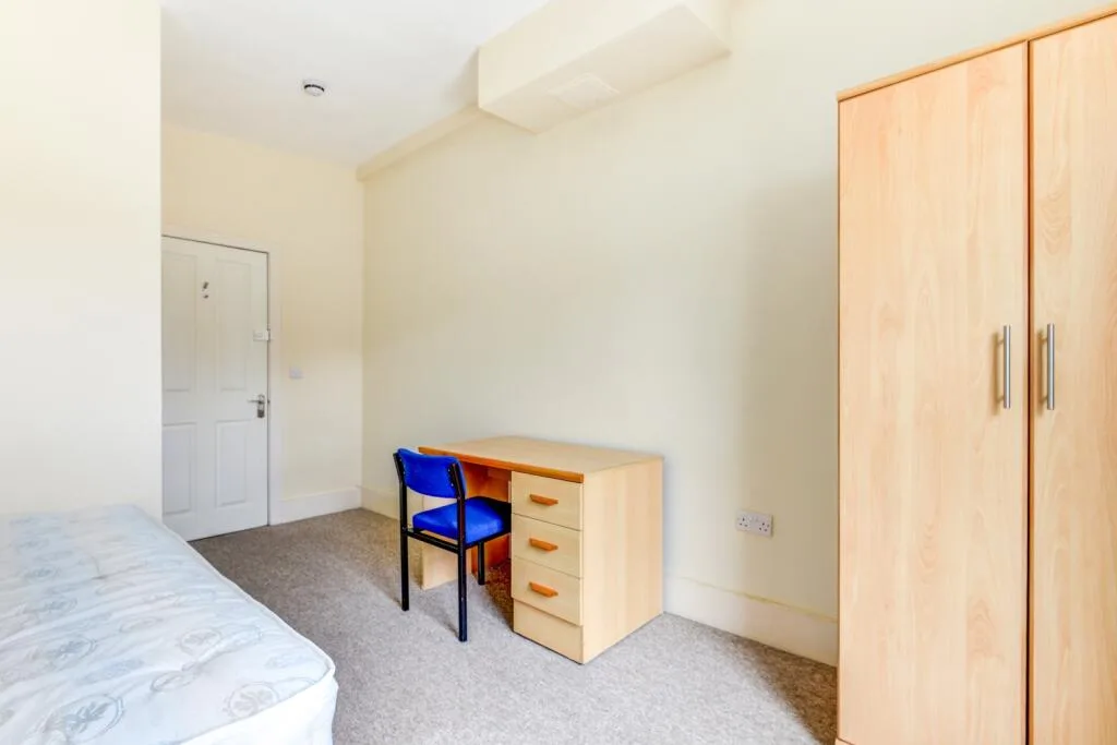 6 bedroom terraced house for rent
