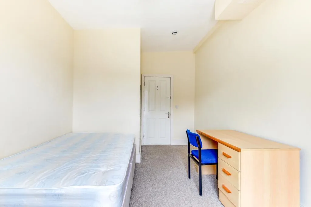 6 bedroom terraced house for rent