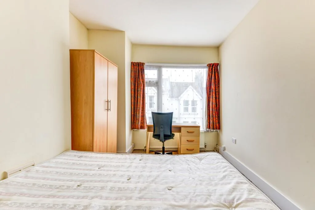 6 bedroom terraced house for rent