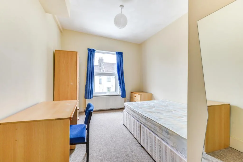 6 bedroom terraced house for rent