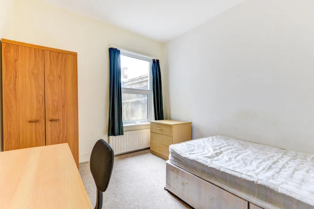 6 bedroom terraced house for rent