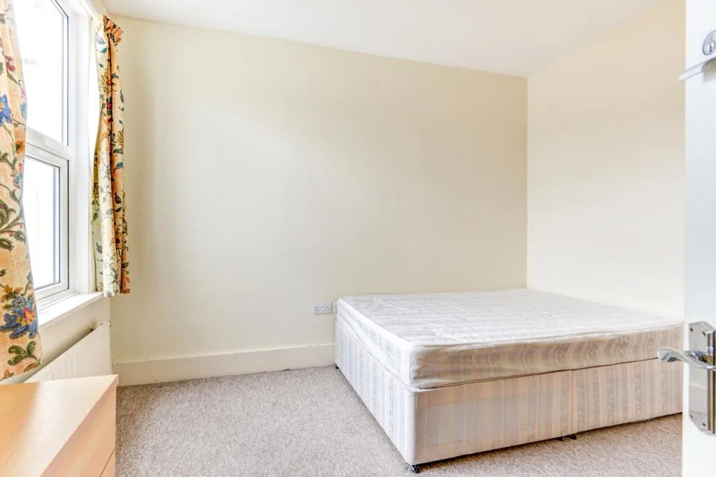 6 bedroom terraced house for rent