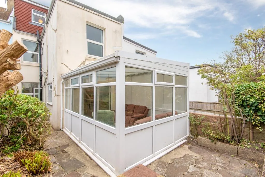 6 bedroom terraced house for rent