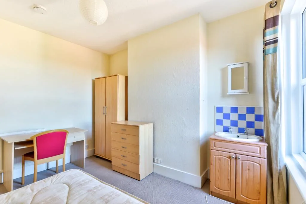 5 bedroom terraced house for rent