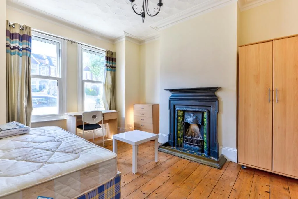 5 bedroom terraced house for rent