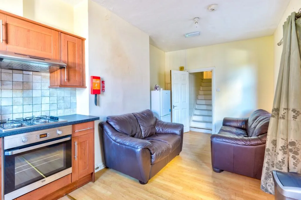 5 bedroom terraced house for rent