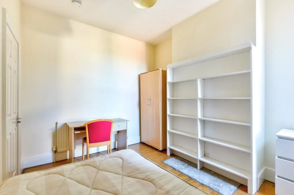 5 bedroom terraced house for rent