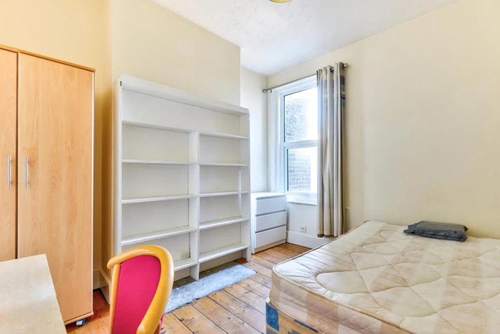 5 bedroom terraced house for rent
