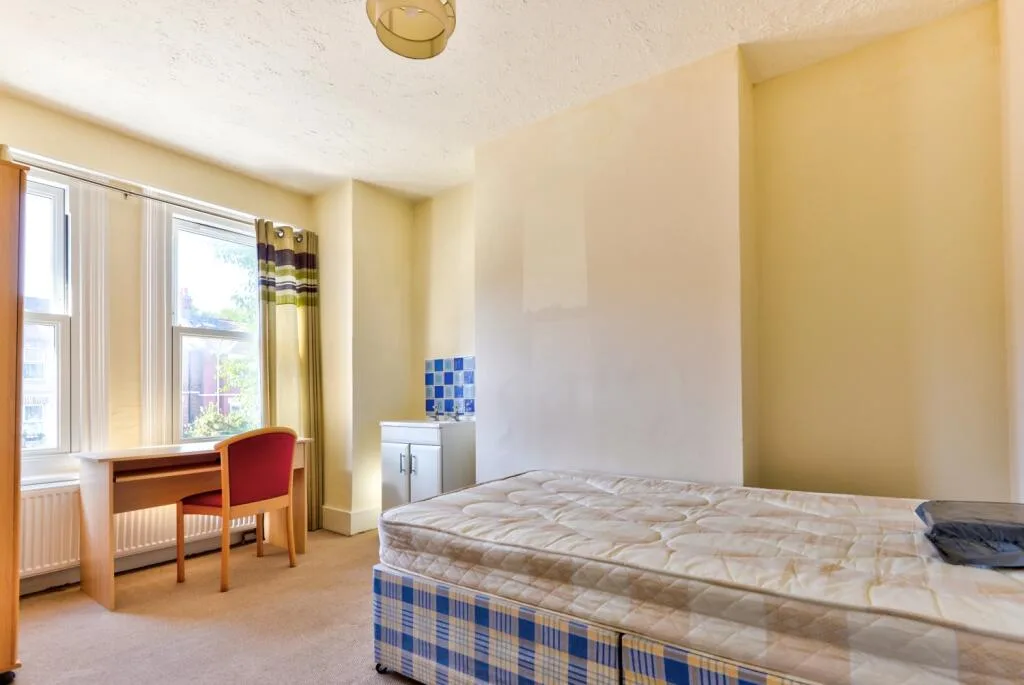 5 bedroom terraced house for rent