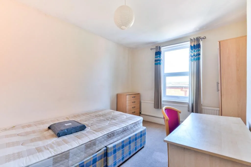 5 bedroom terraced house for rent