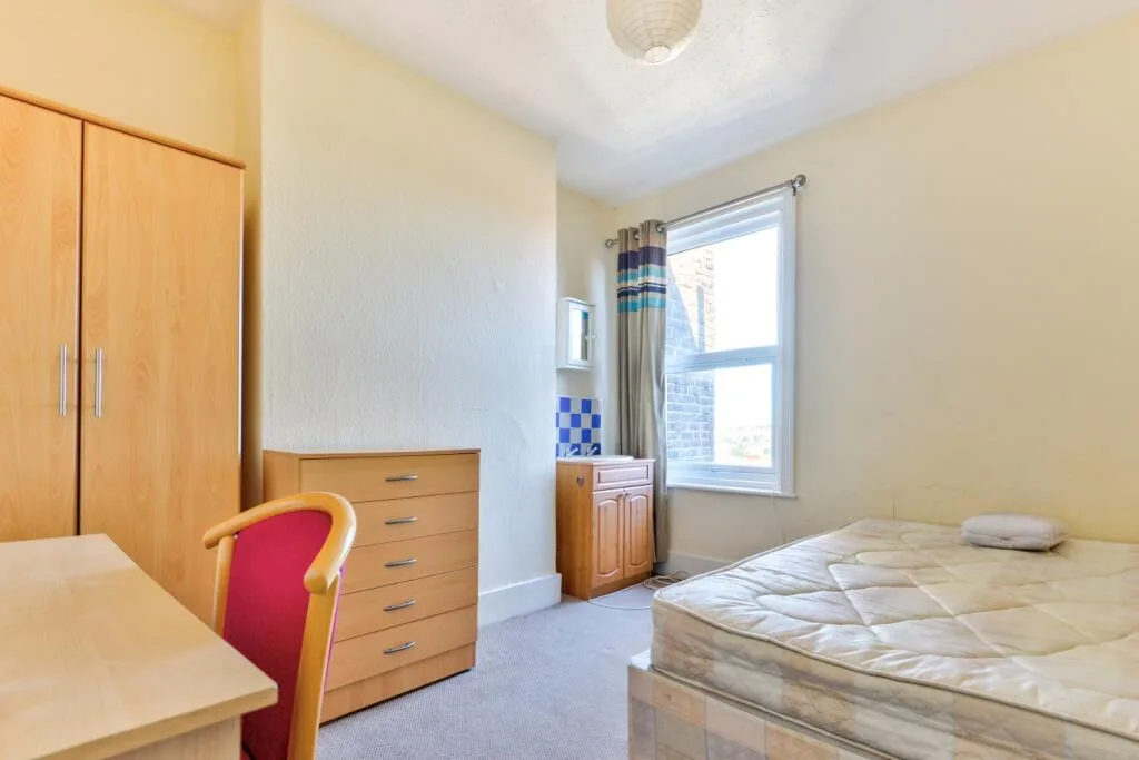 5 bedroom terraced house for rent