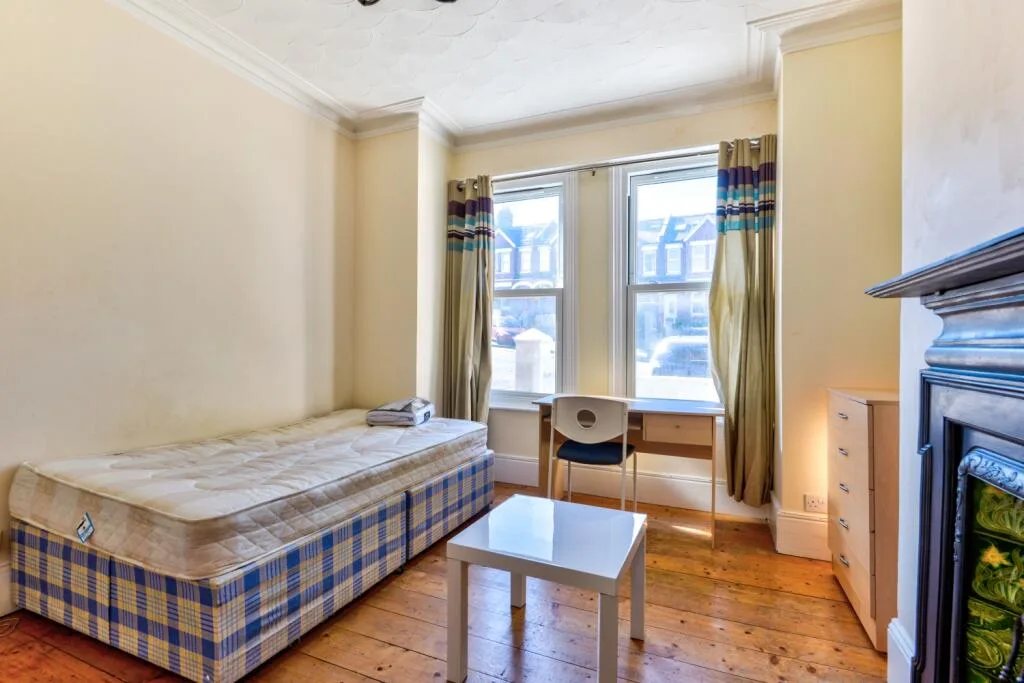 5 bedroom terraced house for rent