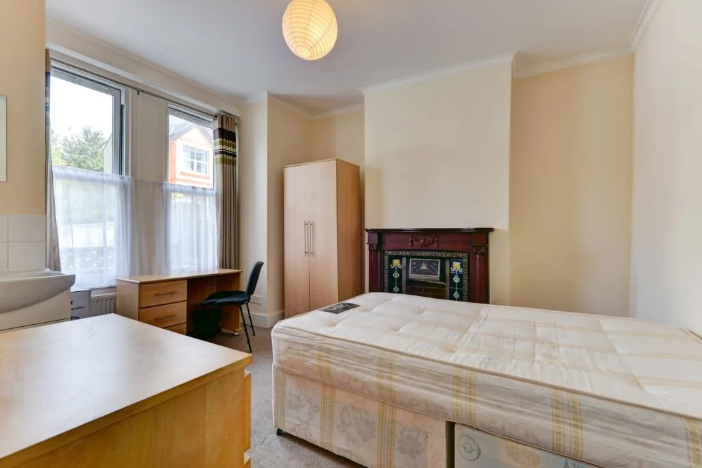 6 bedroom terraced house for rent