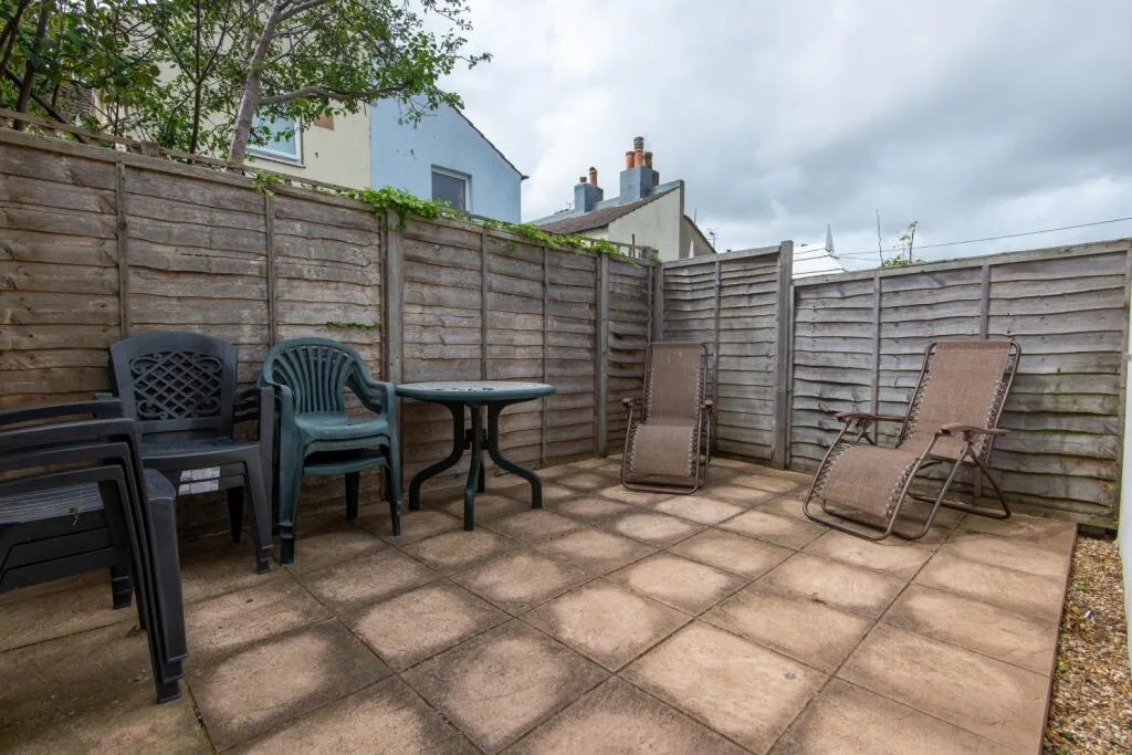 6 bedroom terraced house for rent