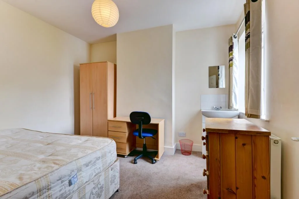 6 bedroom terraced house for rent
