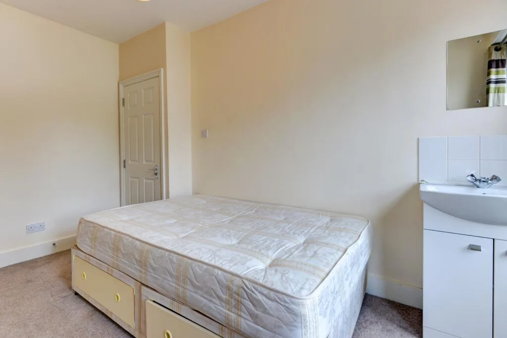 6 bedroom terraced house for rent