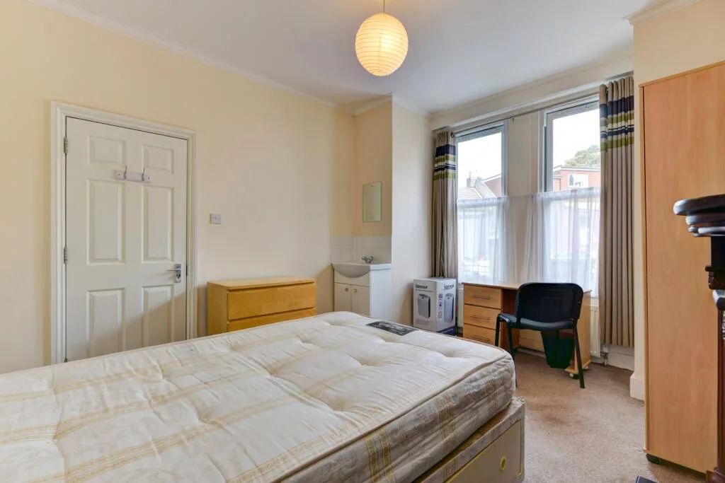 6 bedroom terraced house for rent