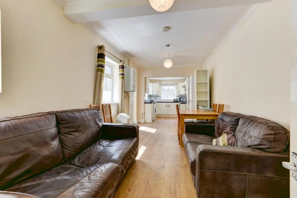 6 bedroom terraced house for rent