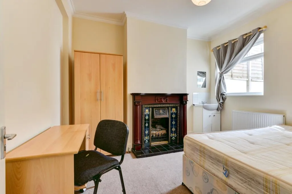 6 bedroom terraced house for rent