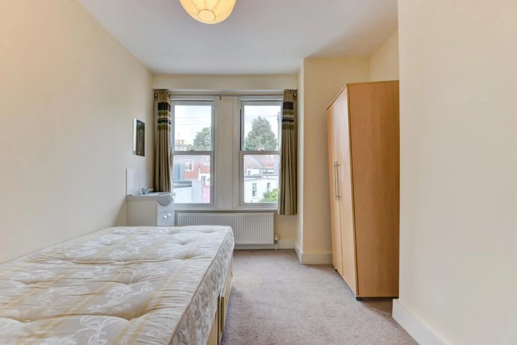 6 bedroom terraced house for rent