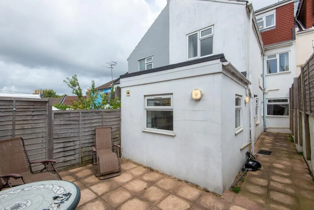6 bedroom terraced house for rent