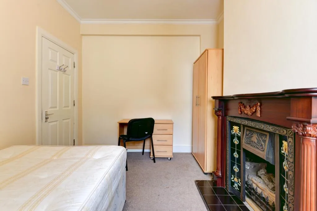 6 bedroom terraced house for rent