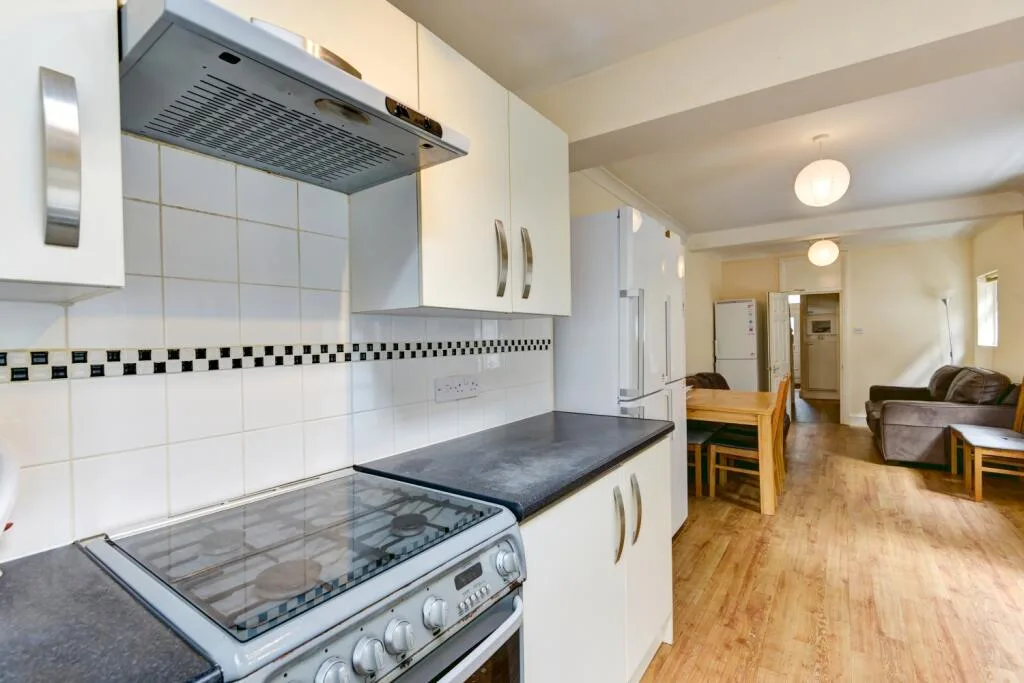 6 bedroom terraced house for rent