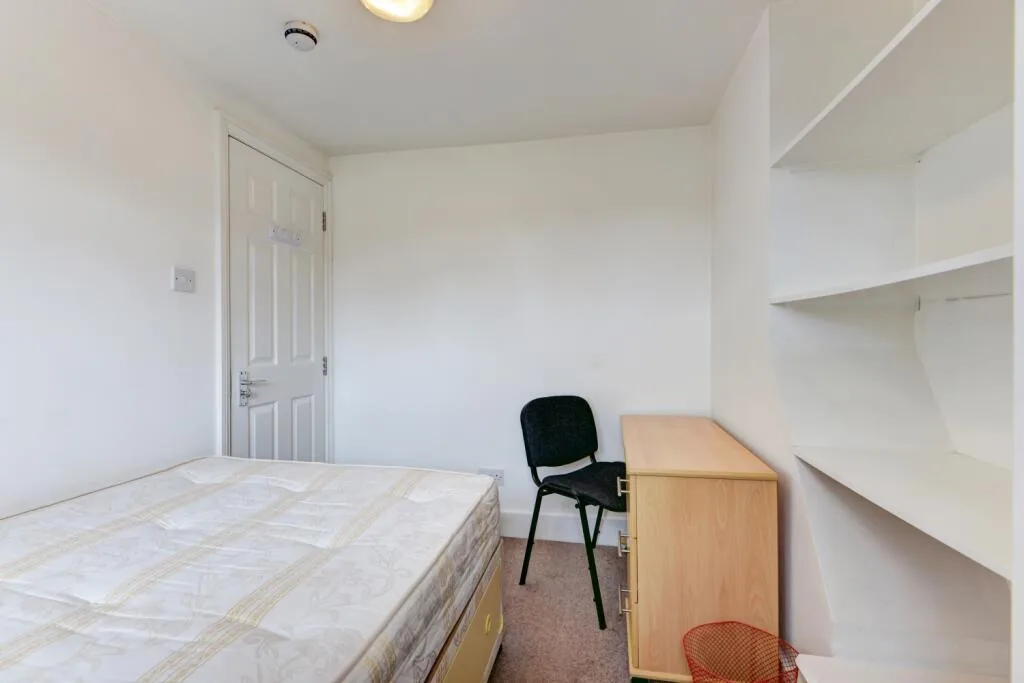 6 bedroom terraced house for rent