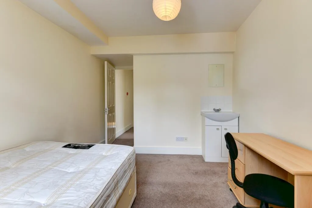6 bedroom terraced house for rent