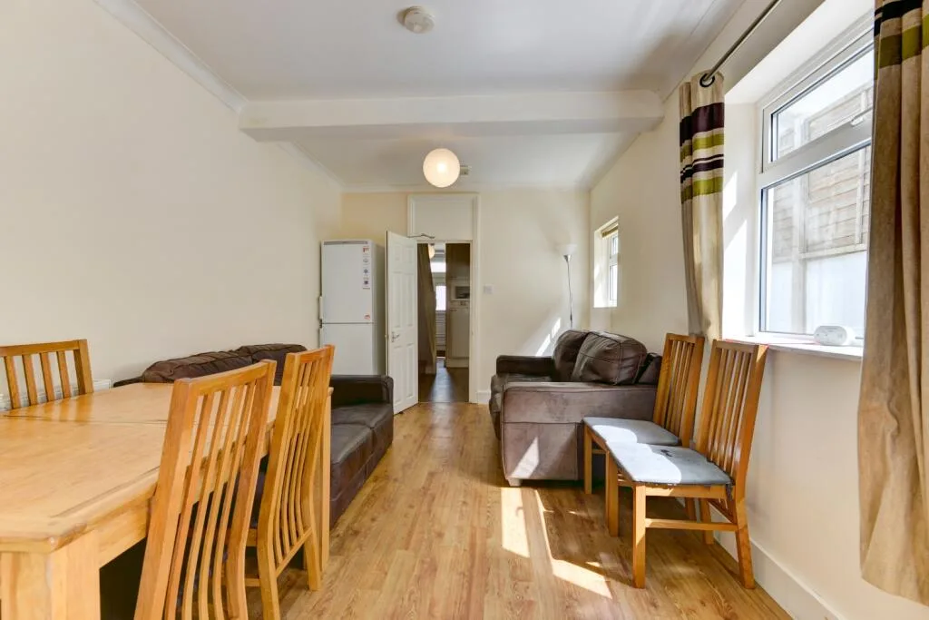 6 bedroom terraced house for rent