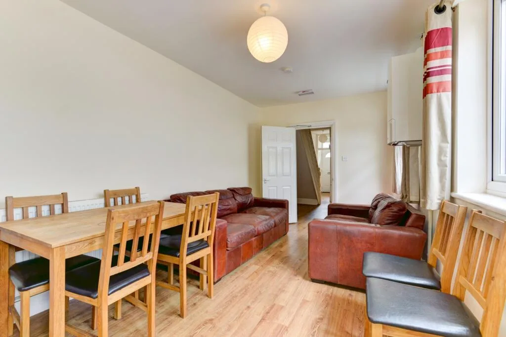6 bedroom terraced house for rent