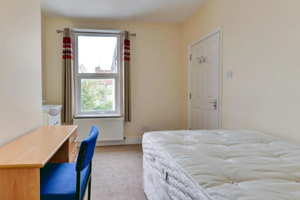 6 bedroom terraced house for rent