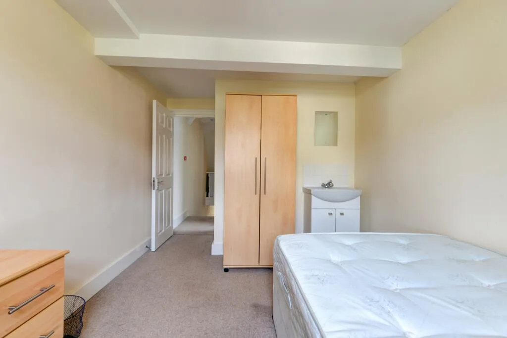 6 bedroom terraced house for rent