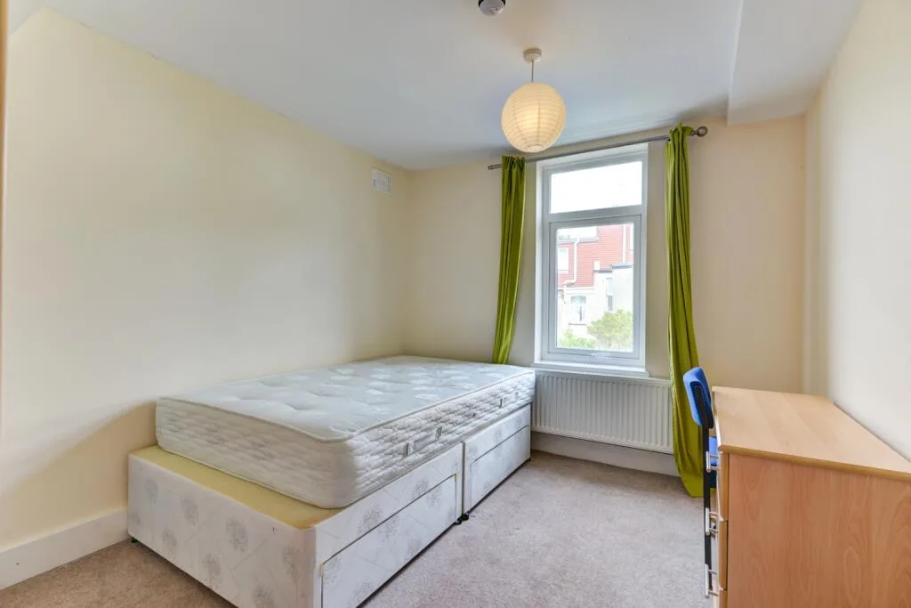 6 bedroom terraced house for rent