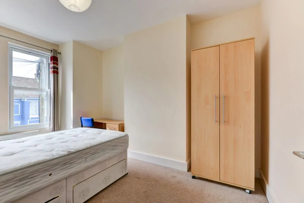 6 bedroom terraced house for rent