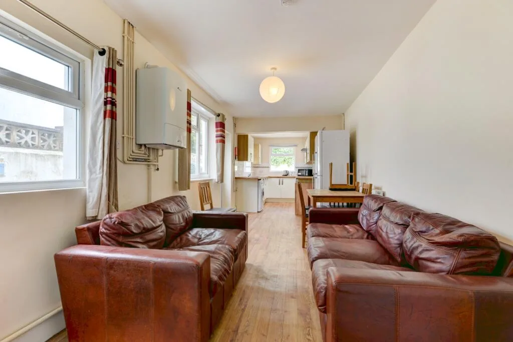 6 bedroom terraced house for rent