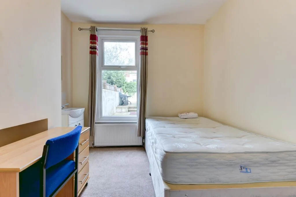 6 bedroom terraced house for rent