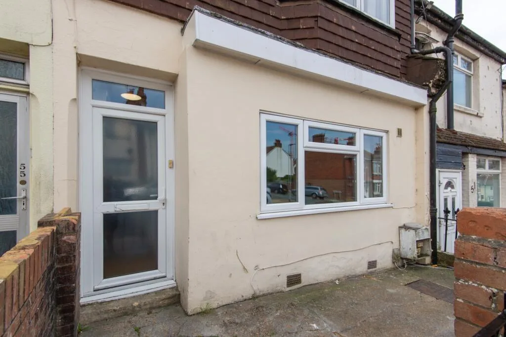 5 bedroom terraced house for rent